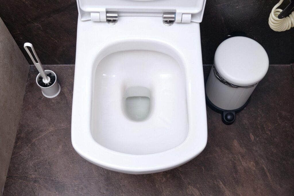 Clean-toilet-bowl-with-drain-h